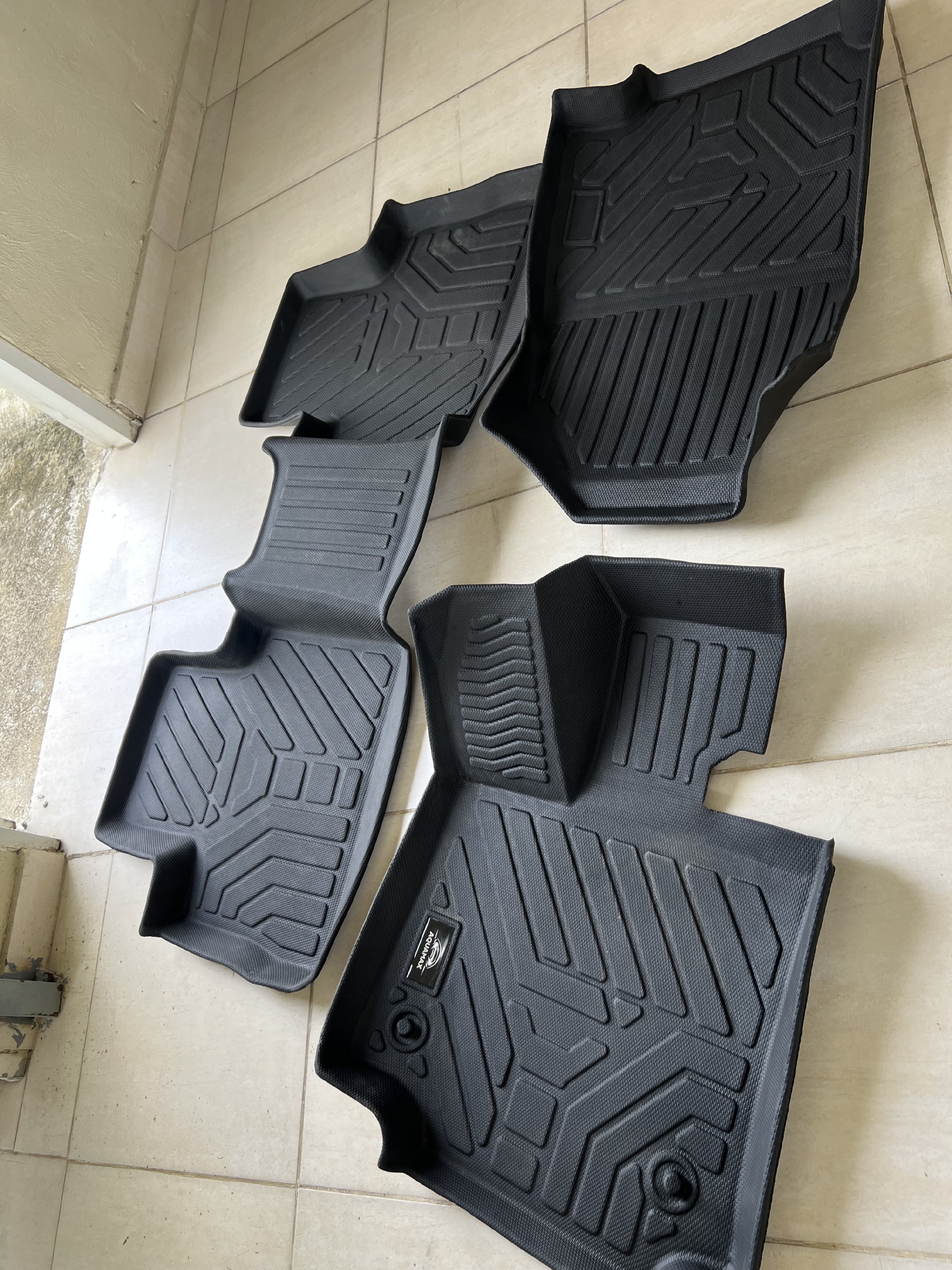 accesorios para vehiculos - alfombras tipo bandeja rav4 2020-2024 4