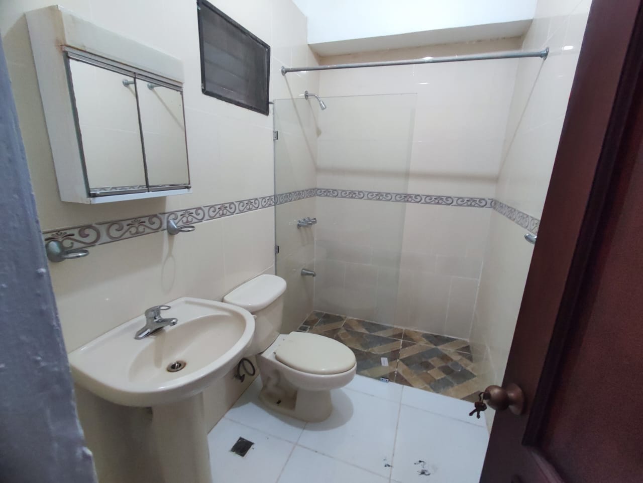 apartamentos - VENDO APARTAMENTO CÉNTRICO. JUAN PABLO DUARTE 4