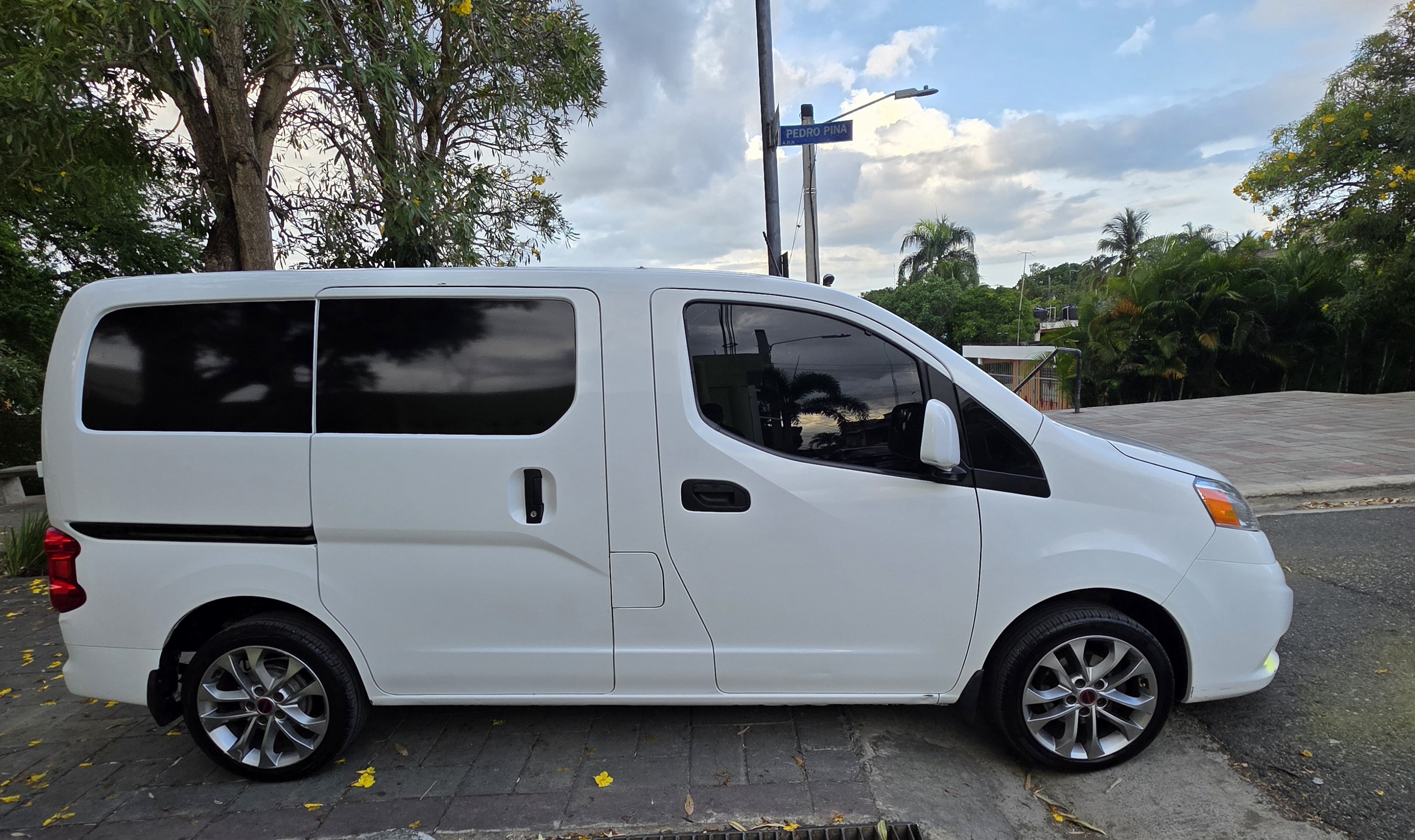 jeepetas y camionetas - nissan nv 200 2018 americana 3