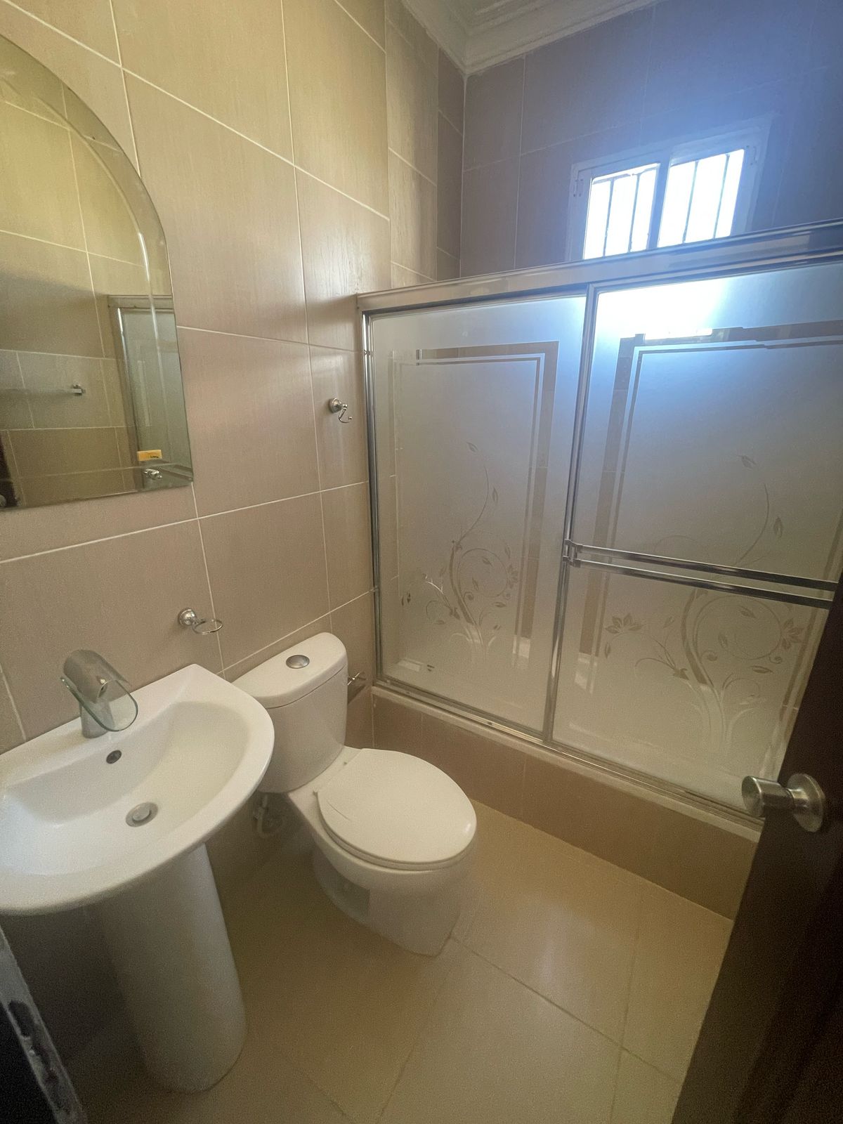casas - CASA EN VENTA EN LOS RIELES DE GURABO, SANTIAGO.