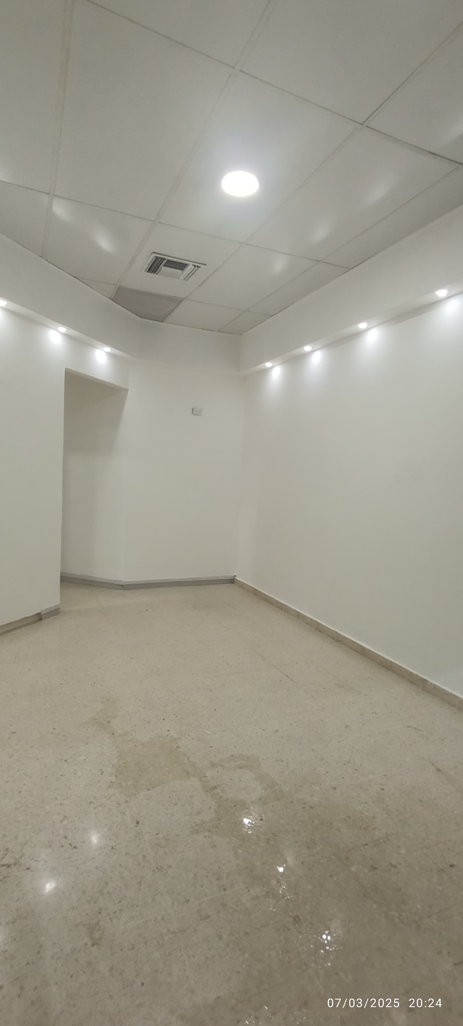 oficinas y locales comerciales - Local amplio ideal bar, estética centro llamadas, puedes quitar las divisiones  1