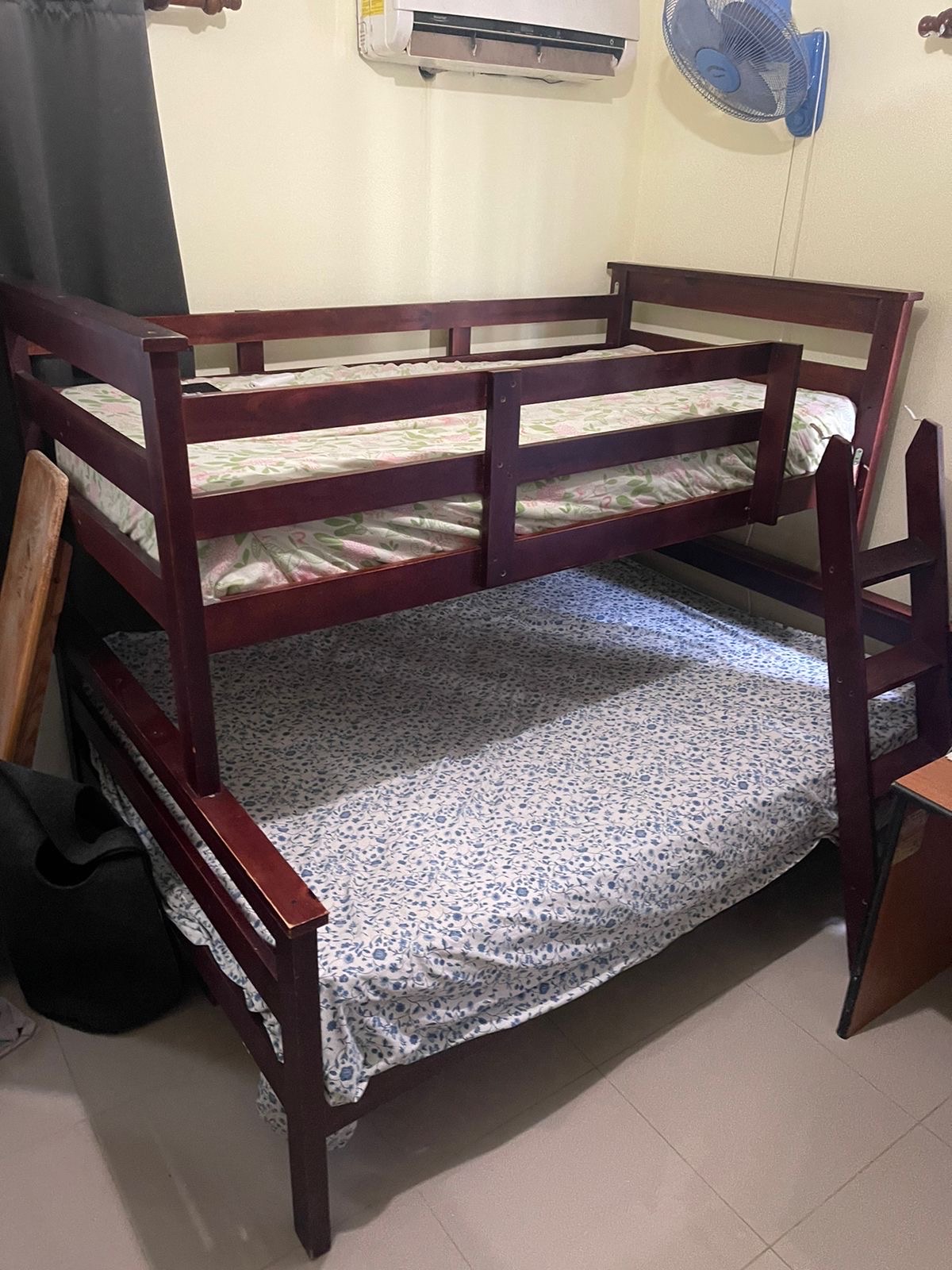muebles y colchones - Se vende Camarote de Madera, sin colchones, en muy buenas condiciones  1