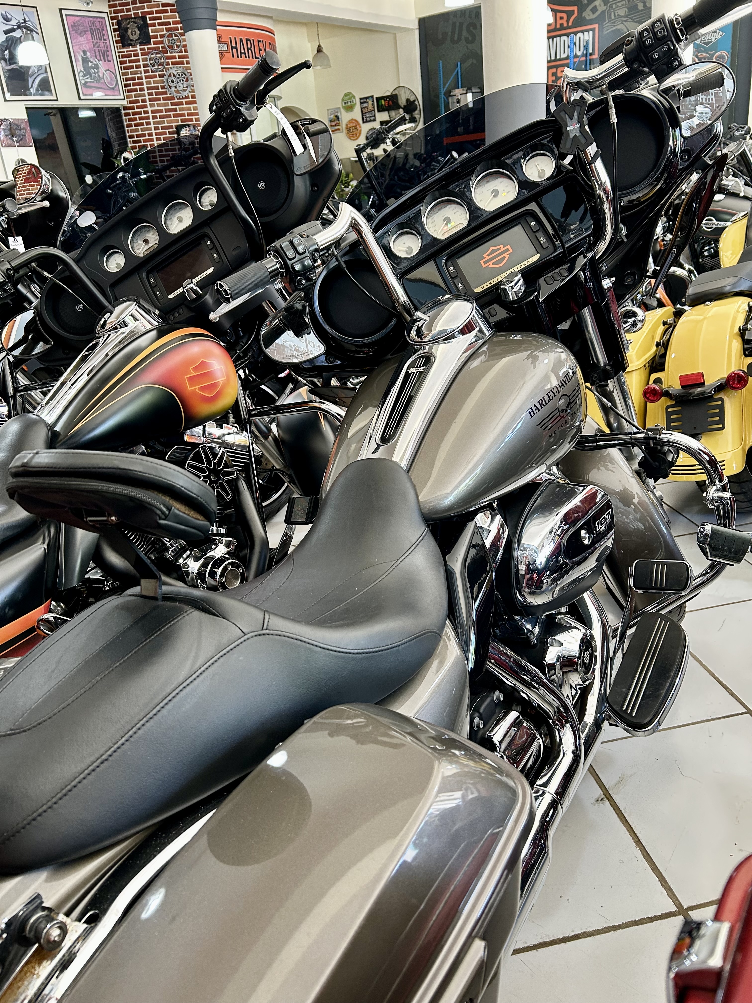 motores y pasolas - Harley Davidson Street Glide año 2017 3