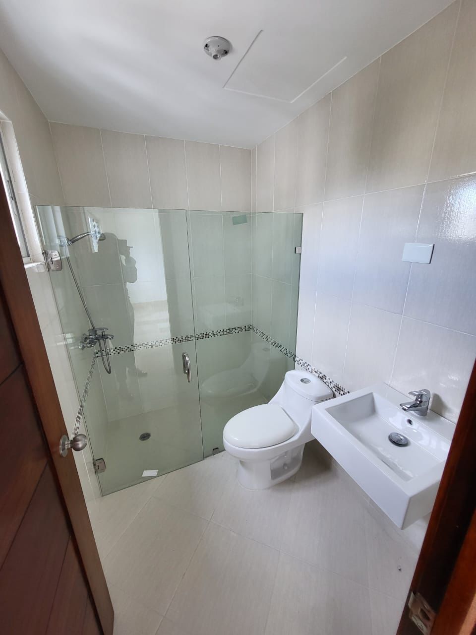 apartamentos - Apto en Torre moderna  del  VERGEL,  147 Mts.2, 2 HABS, 5to Piso, METROPOLITANA, 8
