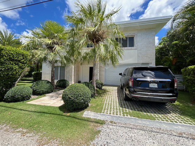 casas vacacionales y villas - Se vende villa amueblada en Punta cana village 0