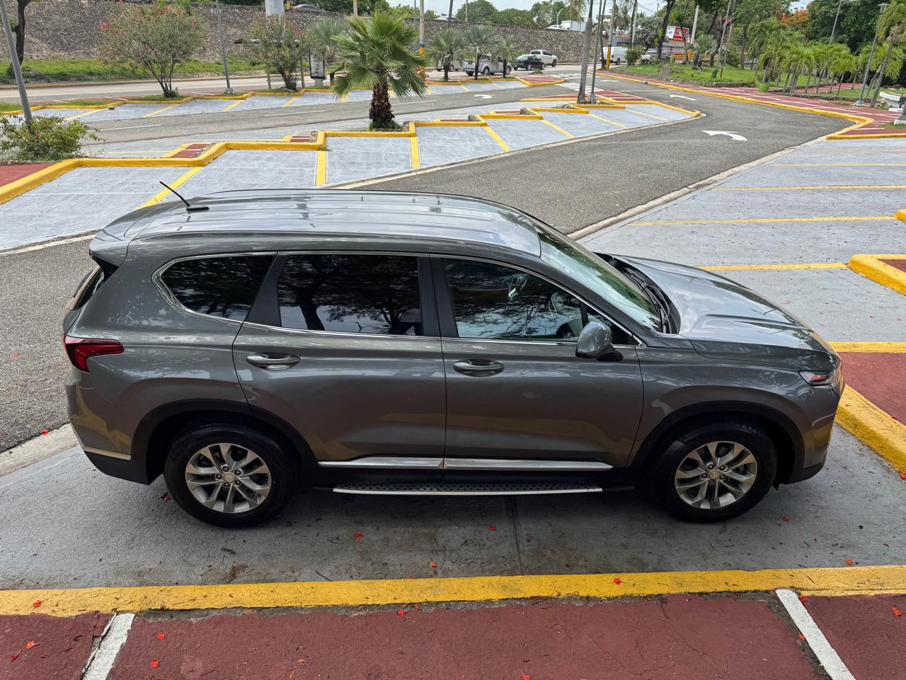 jeepetas y camionetas - Hyundai Santa Fe SE 2019, impecable 4