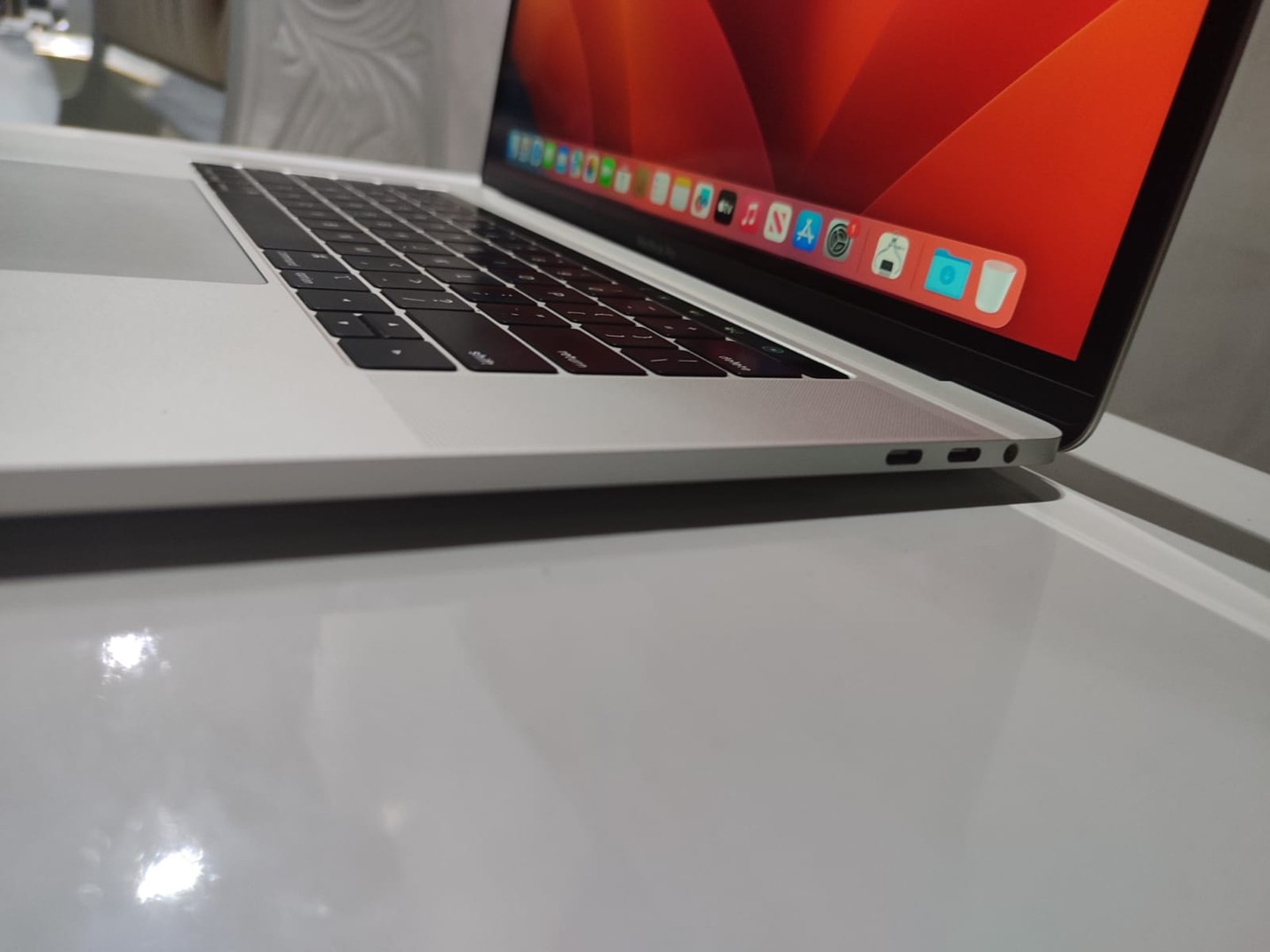computadoras y laptops - Macbook pro 2017 intel core i7 16GB De RAM 256 SSD pantalla de 15 y 13 pulgadas 5