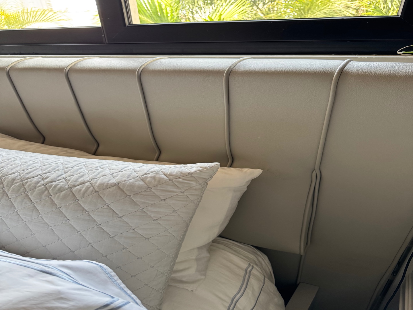 muebles y colchones - Cama de Residenzza como nueva en piel. 2