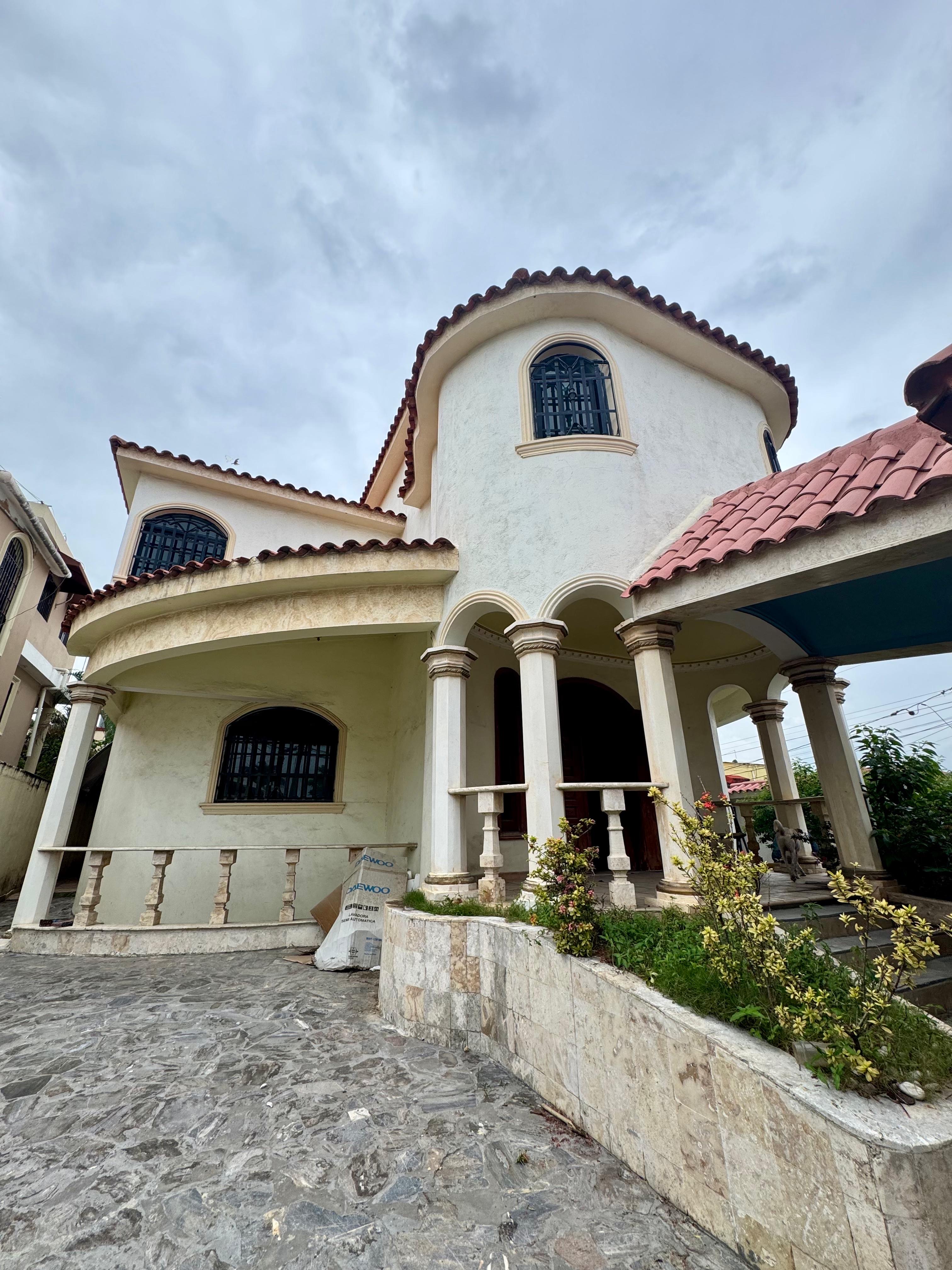 casas - venta de majestuosa casa con piscina en lucerna Santo Domingo este  2