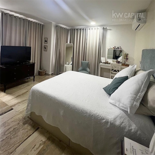 apartamentos - Venta de apartamento piso 8 en Piantini Distrito Nacional con piscina y 230mts 4