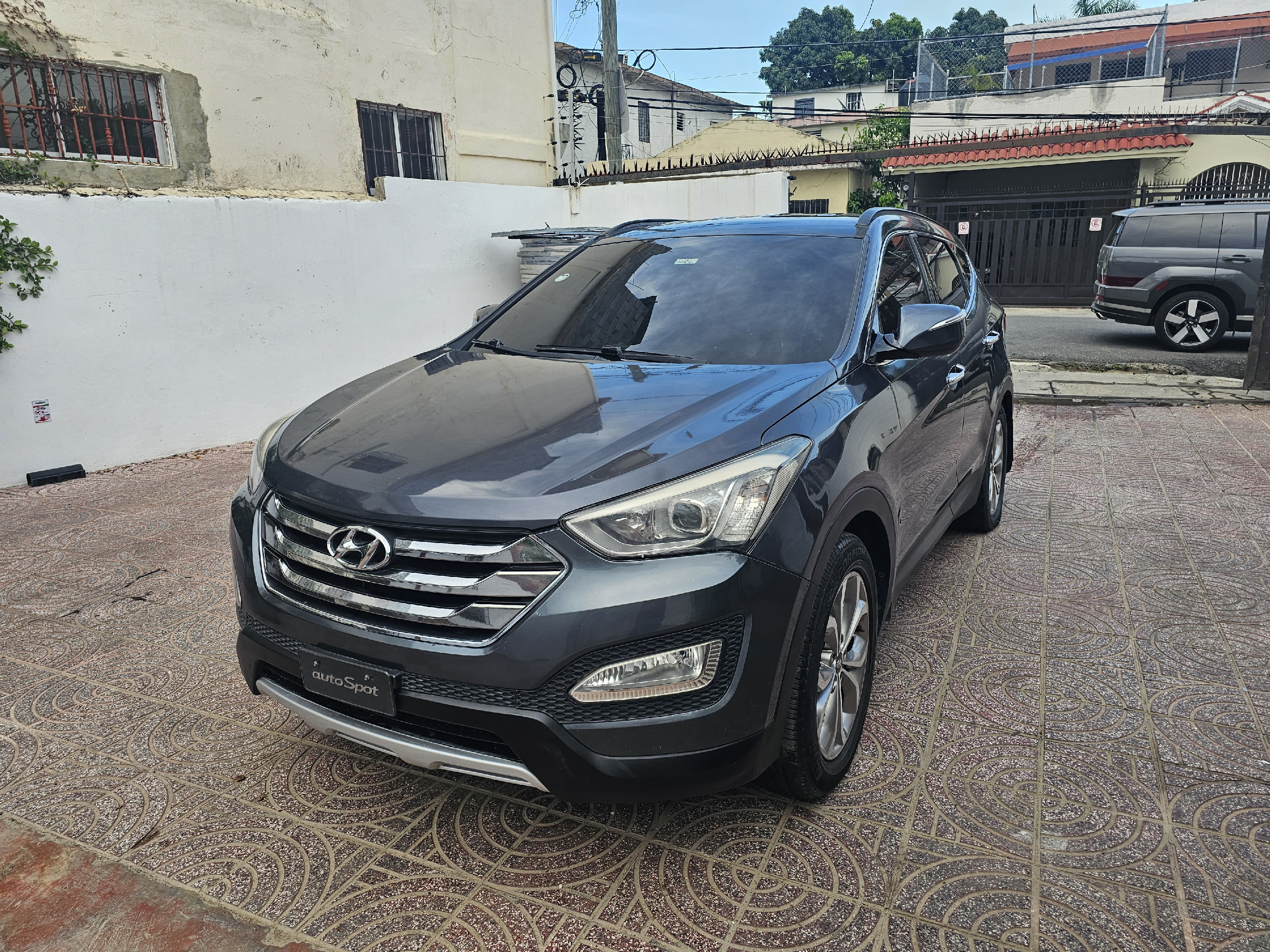 jeepetas y camionetas - Hyundai Santa Fe 2014 Magna tres filas 2