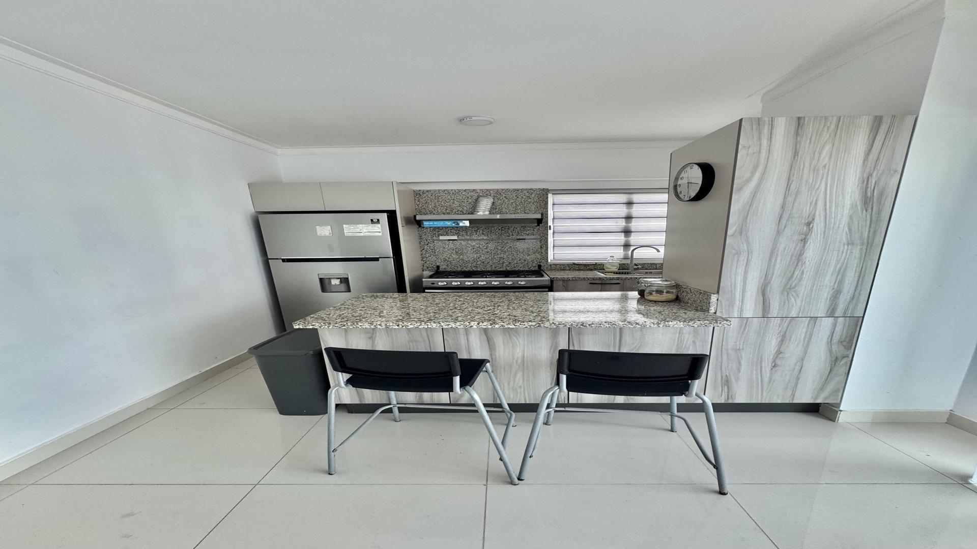 apartamentos - Apartamento Amueblado en Evaristo Morales 4