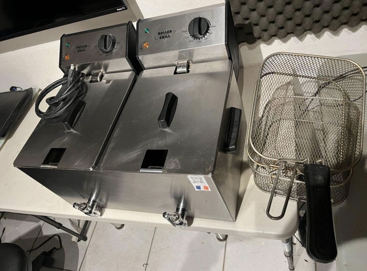 equipos profesionales - Freidora eléctrica profesional doble tanque 2 x 8
L con sistema de drenaje 4