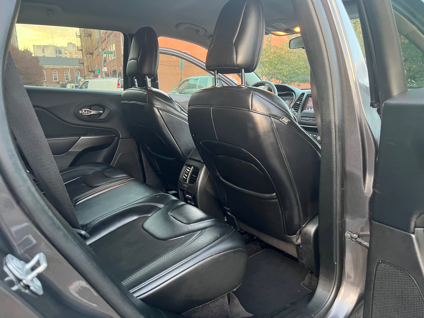 jeepetas y camionetas - 2019 Jeep cherokee Excelente. un solo dueño pintiras original. y buen precio. 9