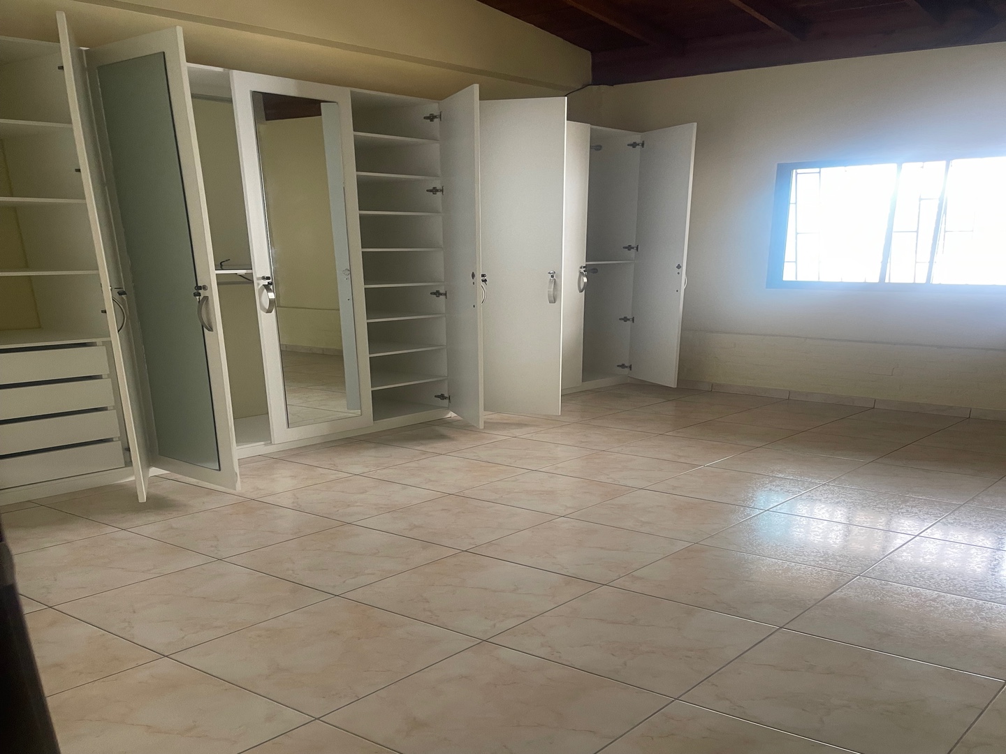 casas - Casa en alquiler en la misma 

Av Gustavo Mejia Ricard📍✅ 

Las Praderas. Próxim 9