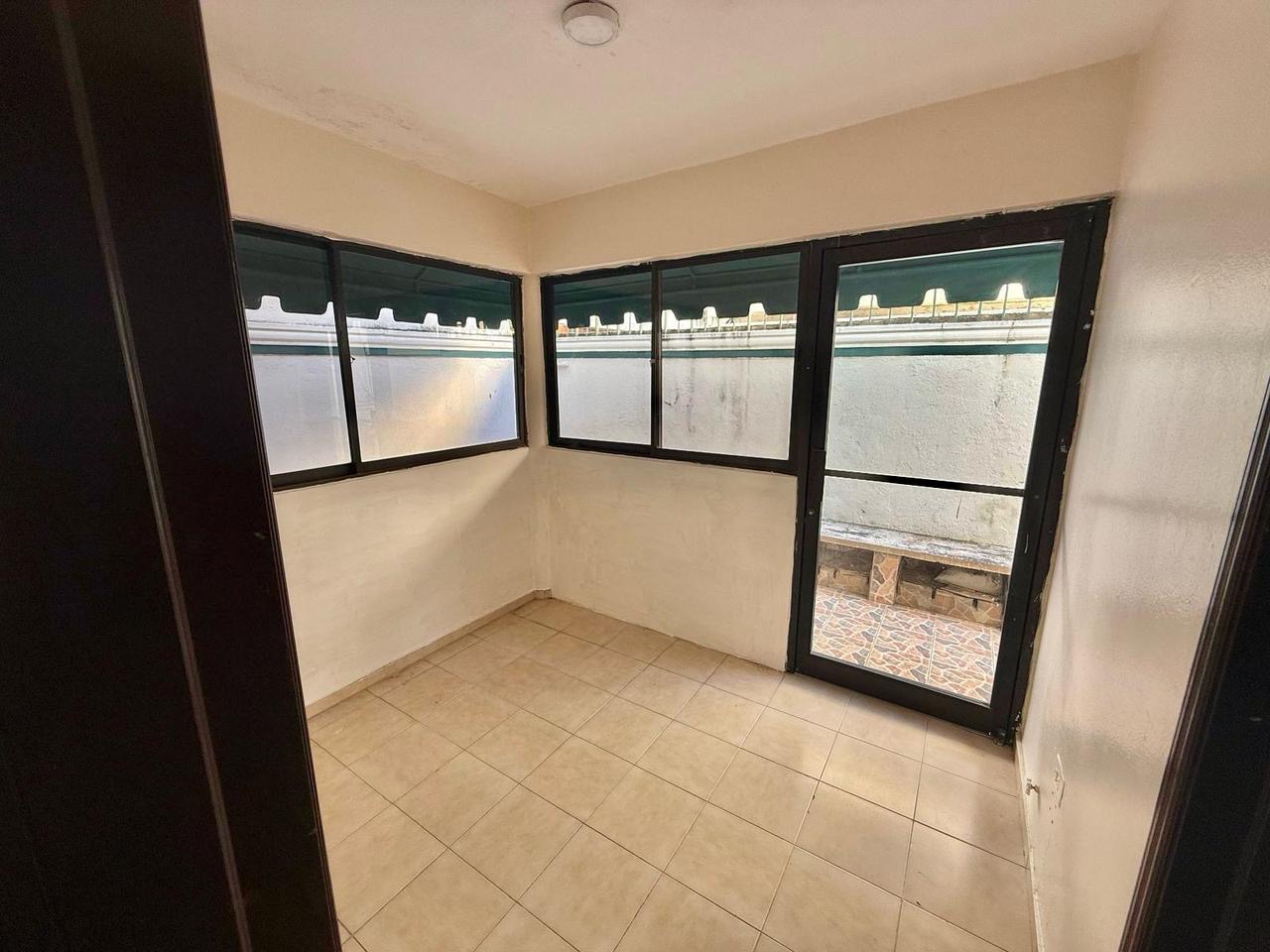 casas - Alquiló casa en Bella vista sur tres hab 3.5 baños 2