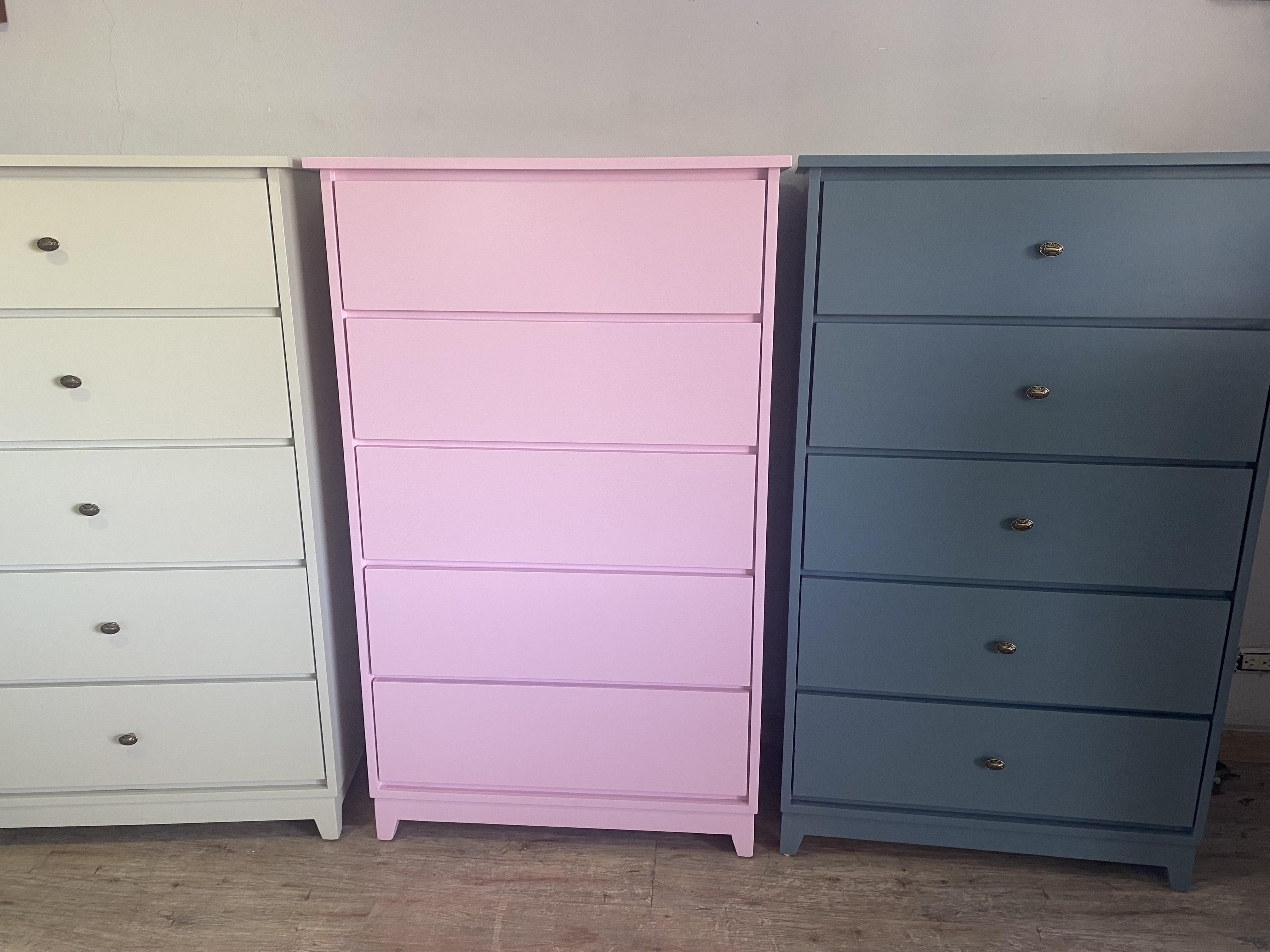 muebles y colchones - Vendo tres biuro de cinco gavetas cada uno  3