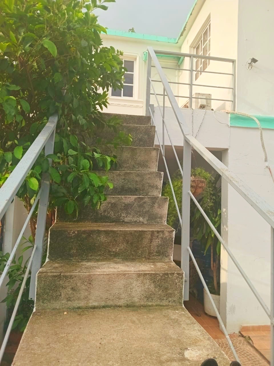 casas - VENDO CASA DE 2 NIVELES EN BAYONA STO DGO ESTE PROL 27 DE FEBRERO  1
