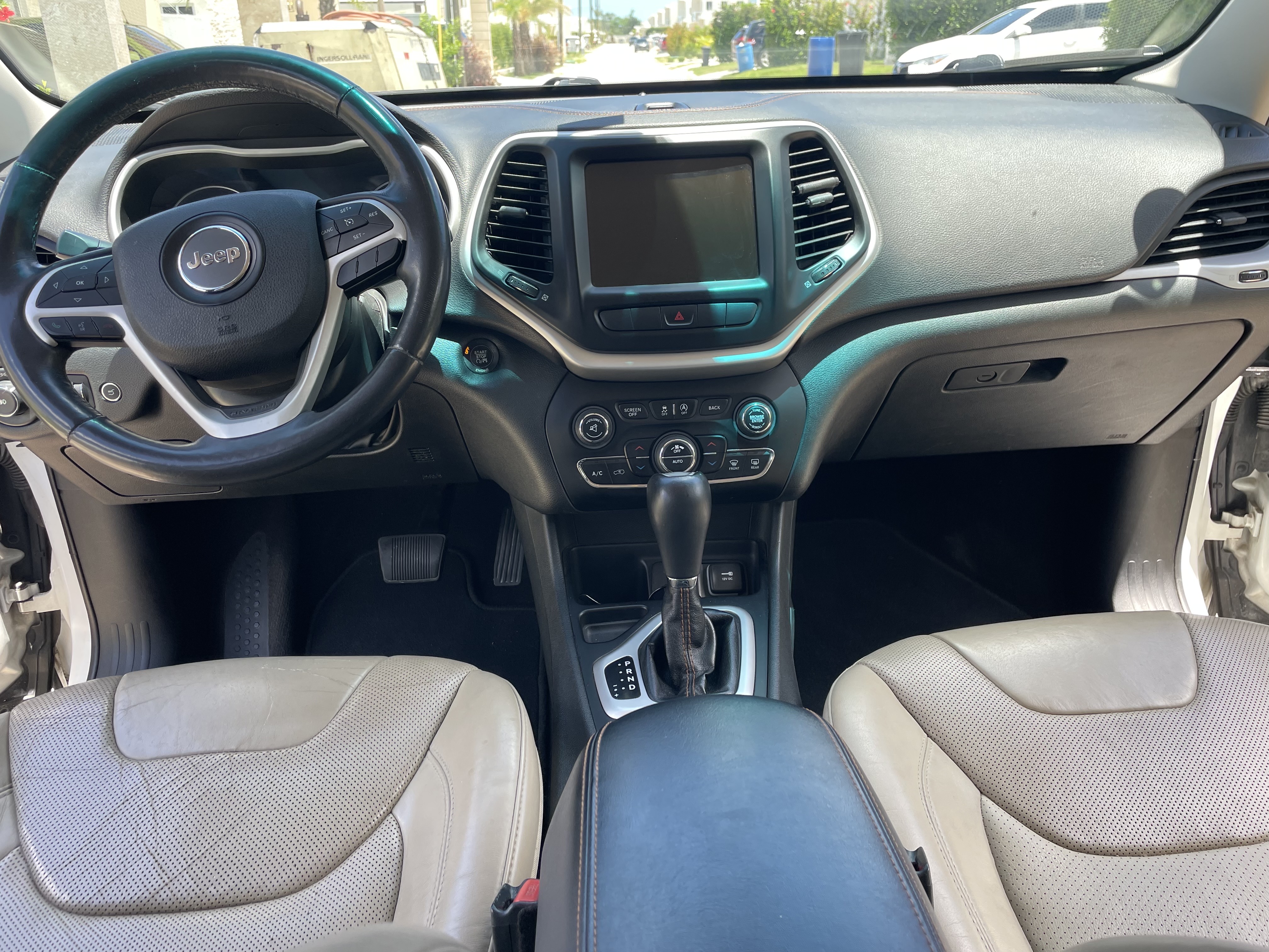 jeepetas y camionetas - Jeep Cherokee limited 2015 4
