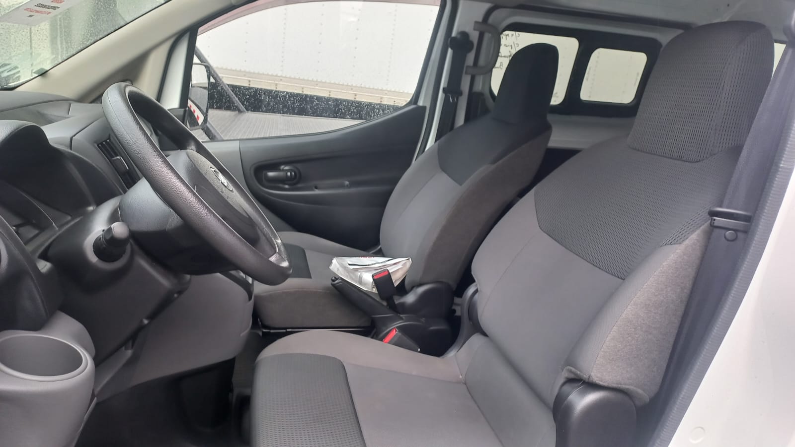 otros vehiculos - Nissan NV 200 año 2020 de carga 4
