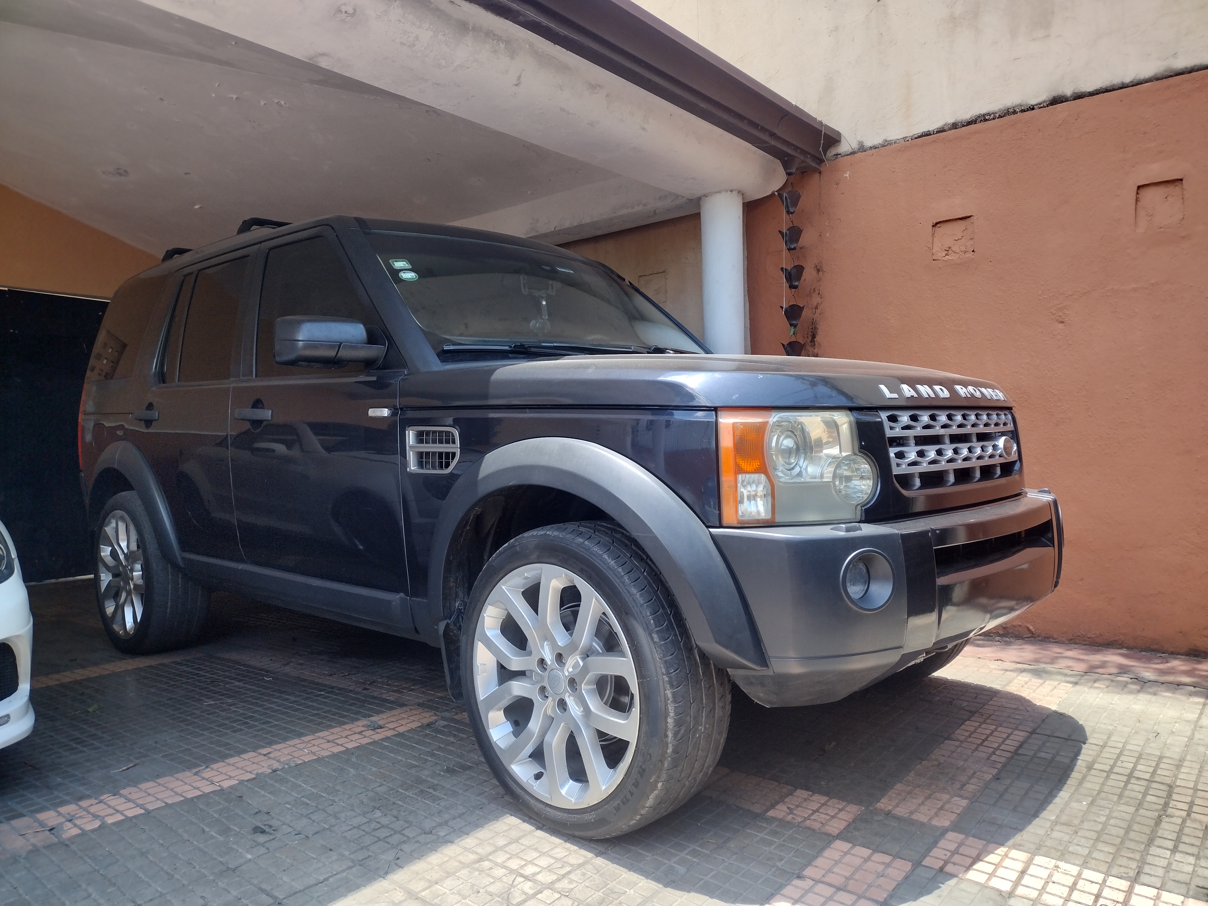 jeepetas y camionetas - Land Rover Discovery 3 En Muy Buenas Condiciones  8