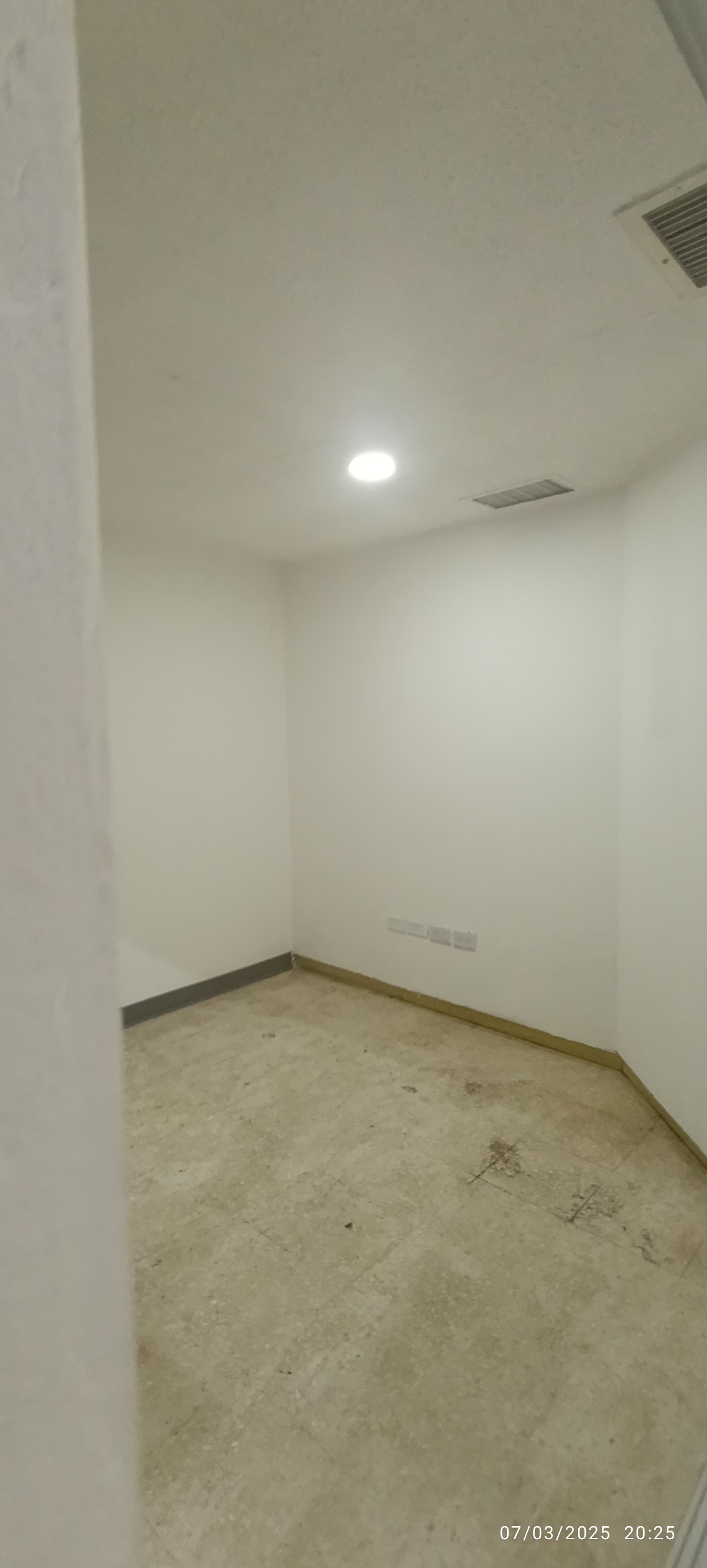 oficinas y locales comerciales - Local amplio ideal bar, estética centro llamadas, puedes quitar las divisiones  3