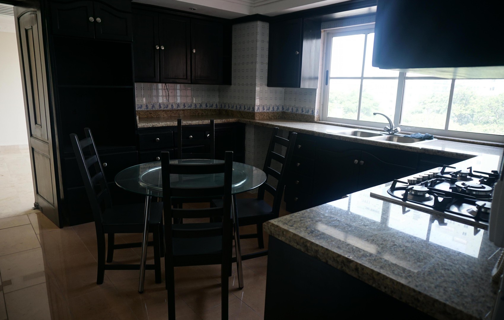 apartamentos - DISPONIBLE La Esperilla 4to piso 3 habitaciones 3.5 banos estudio family 3 parqu 3