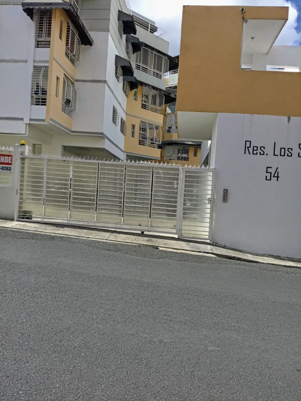 apartamentos - Vendo Apartamento en el Residencial Los Senderos, detrás de Carrefour.
3er.piso
 1