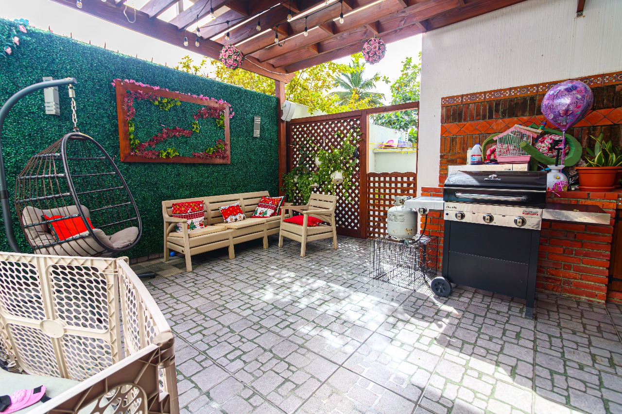 casas - Casa en Venta en Arroyo Hondo de 3 habitaciones y  9