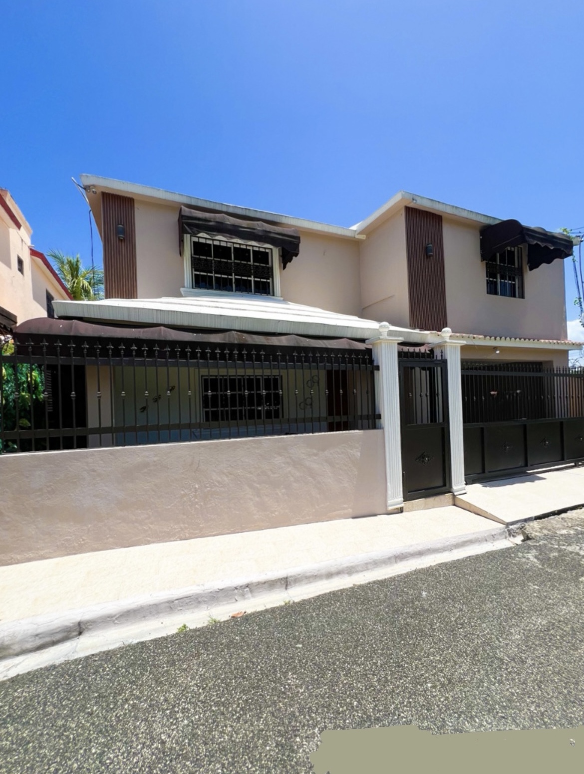 casas - Casa de 2 niveles Remodelada en la Jacobo Majluta  0