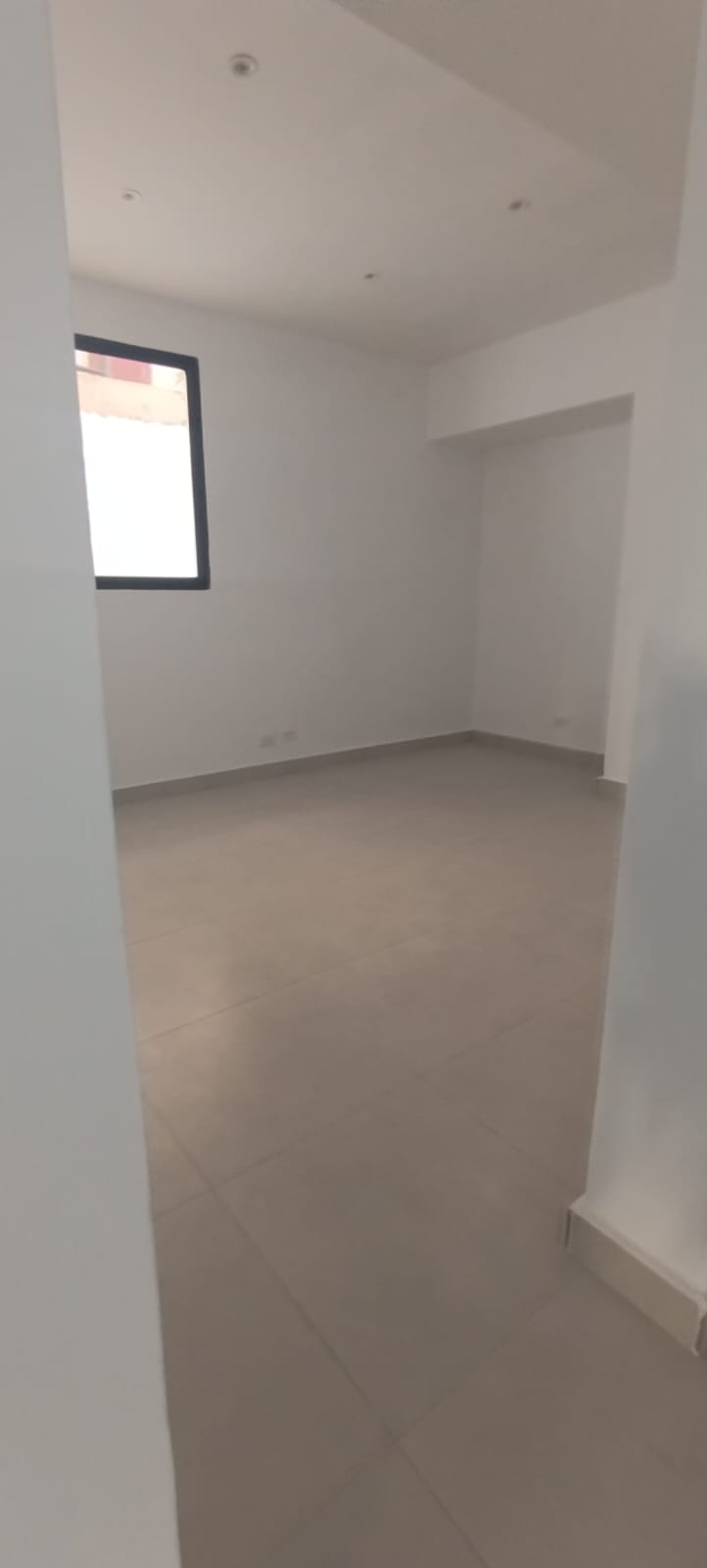 oficinas y locales comerciales - Excelente local en la Julia a estrenar 7
