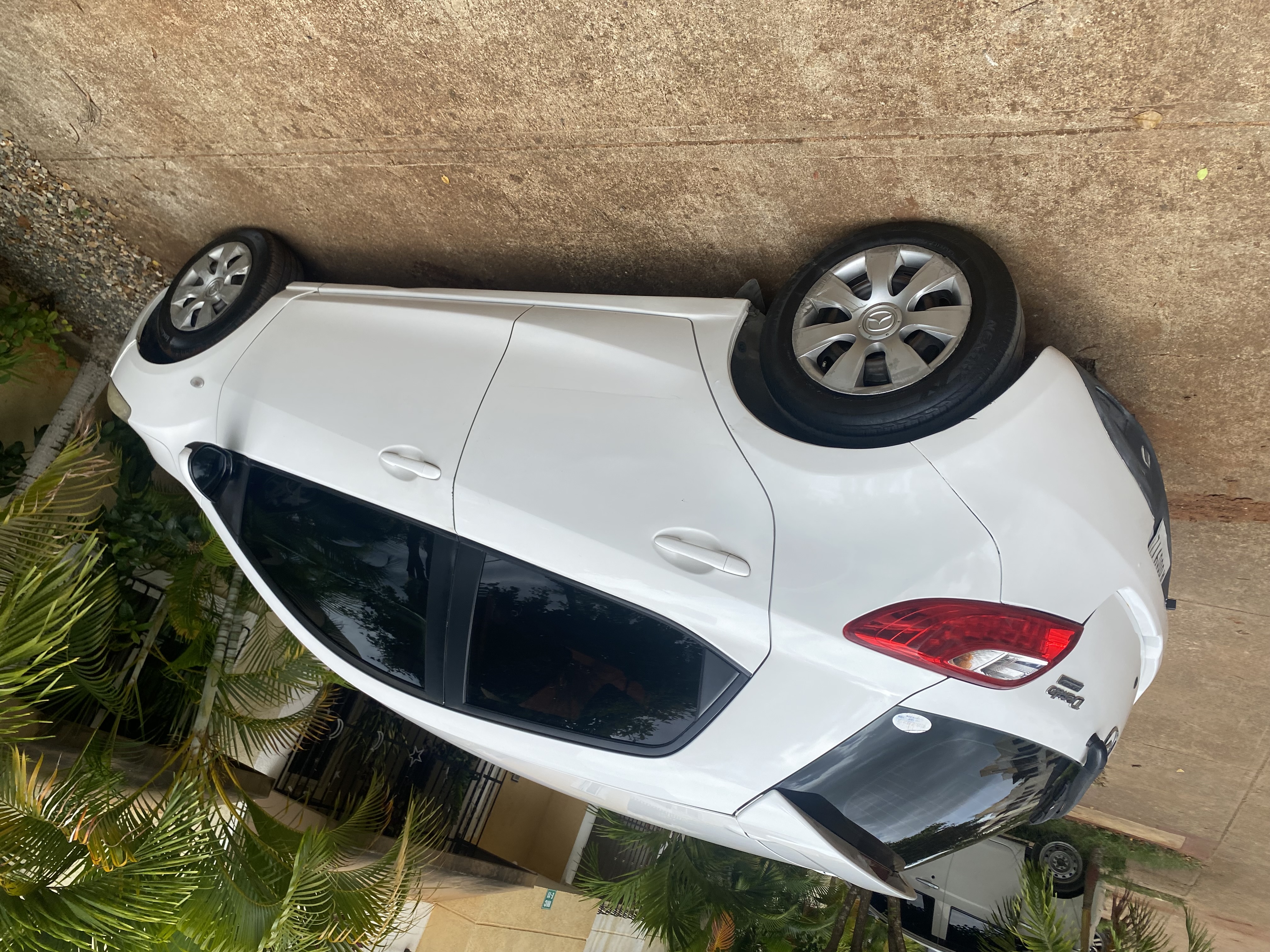carros - Mazda Demio 2014 3