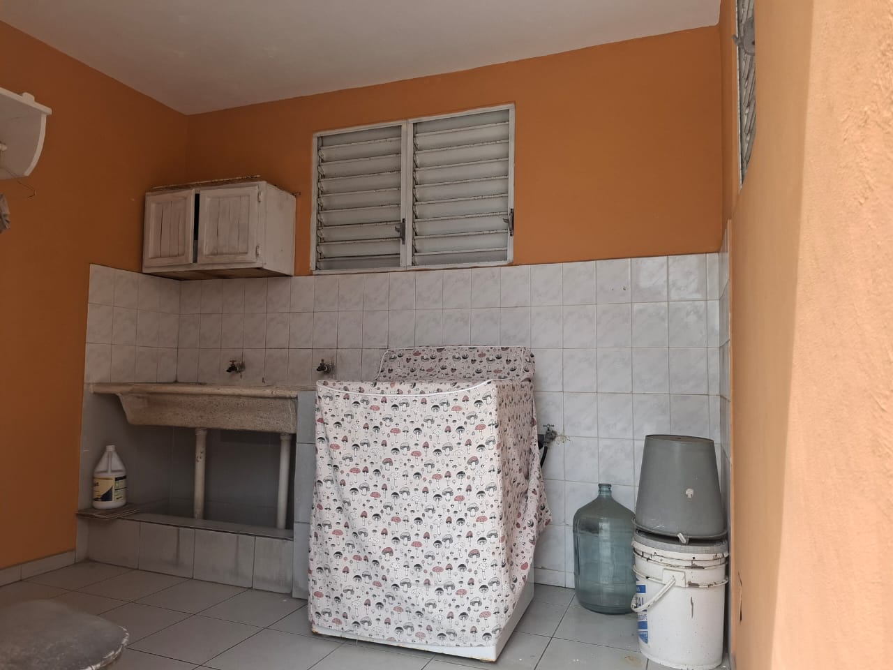 solares y terrenos - Venta de Local C. y Vivienda Zona Universitaria 4