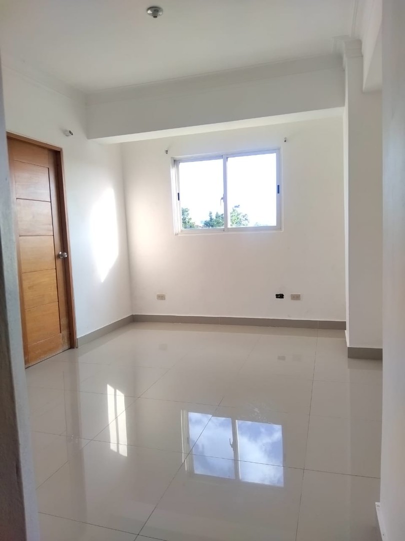 apartamentos - VENDO EN LOS RESTAURADORES:
PRECIO RD$. 9.2 Millones
3 Habitaciones 
2 parqueos 7