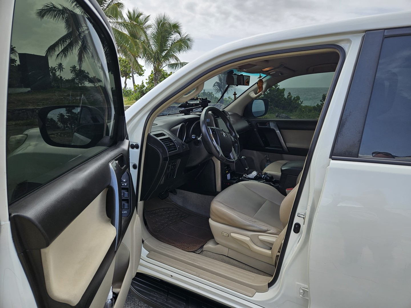 jeepetas y camionetas - Toyota Prado, Por motivo de Viaje. 
En Pesos o Dolares 2