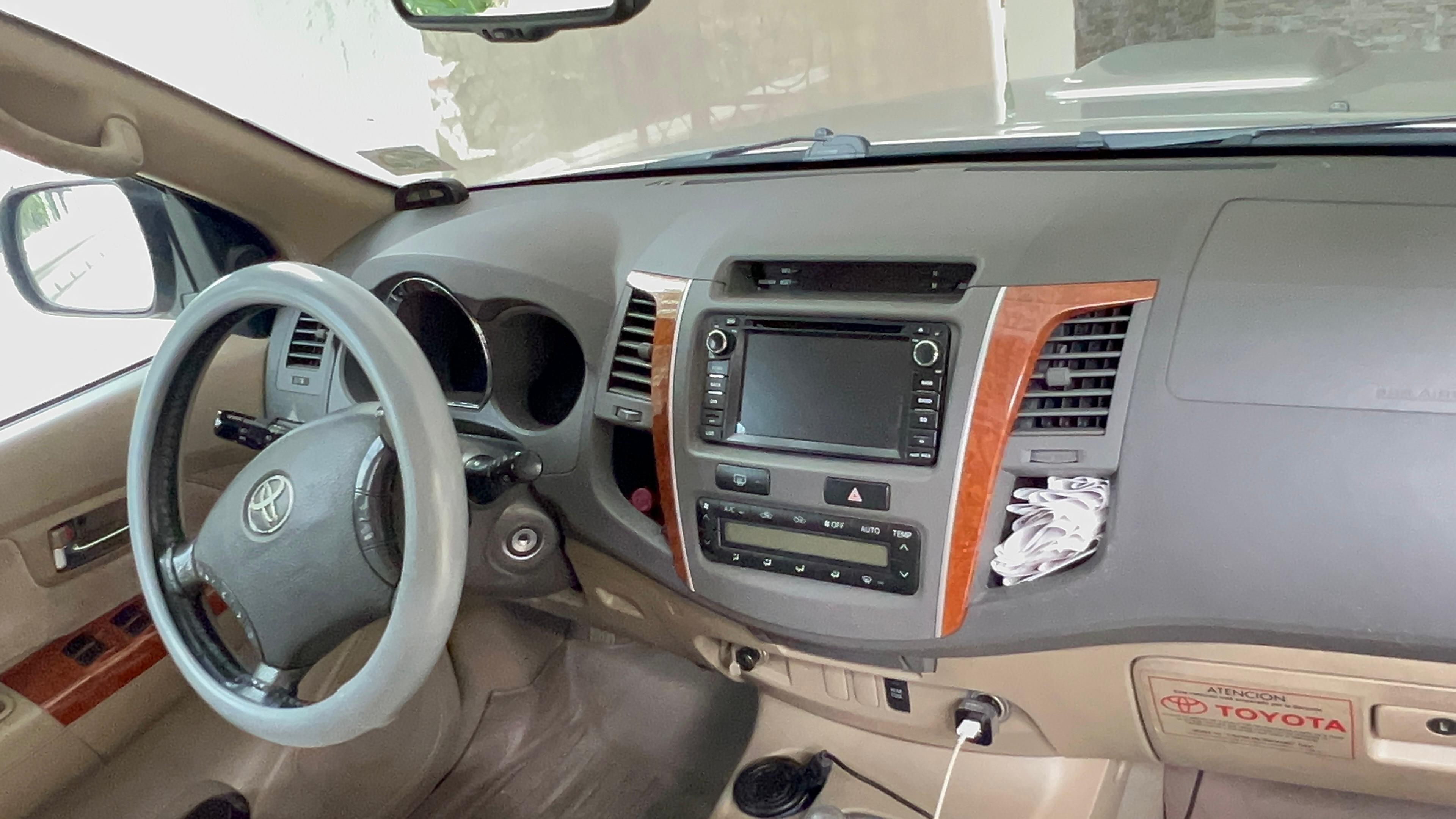 jeepetas y camionetas - Toyota Fortuner SRV 2011 – Excelente Estado 3