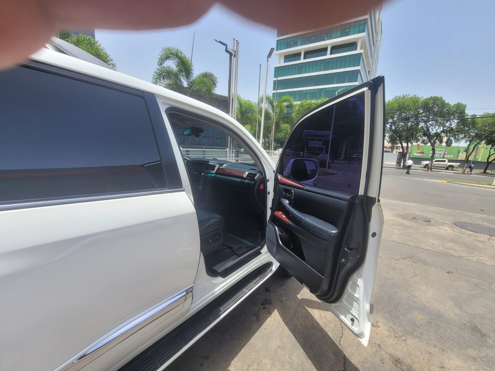 jeepetas y camionetas - LEXUS LX570 2014 BLANCA 1