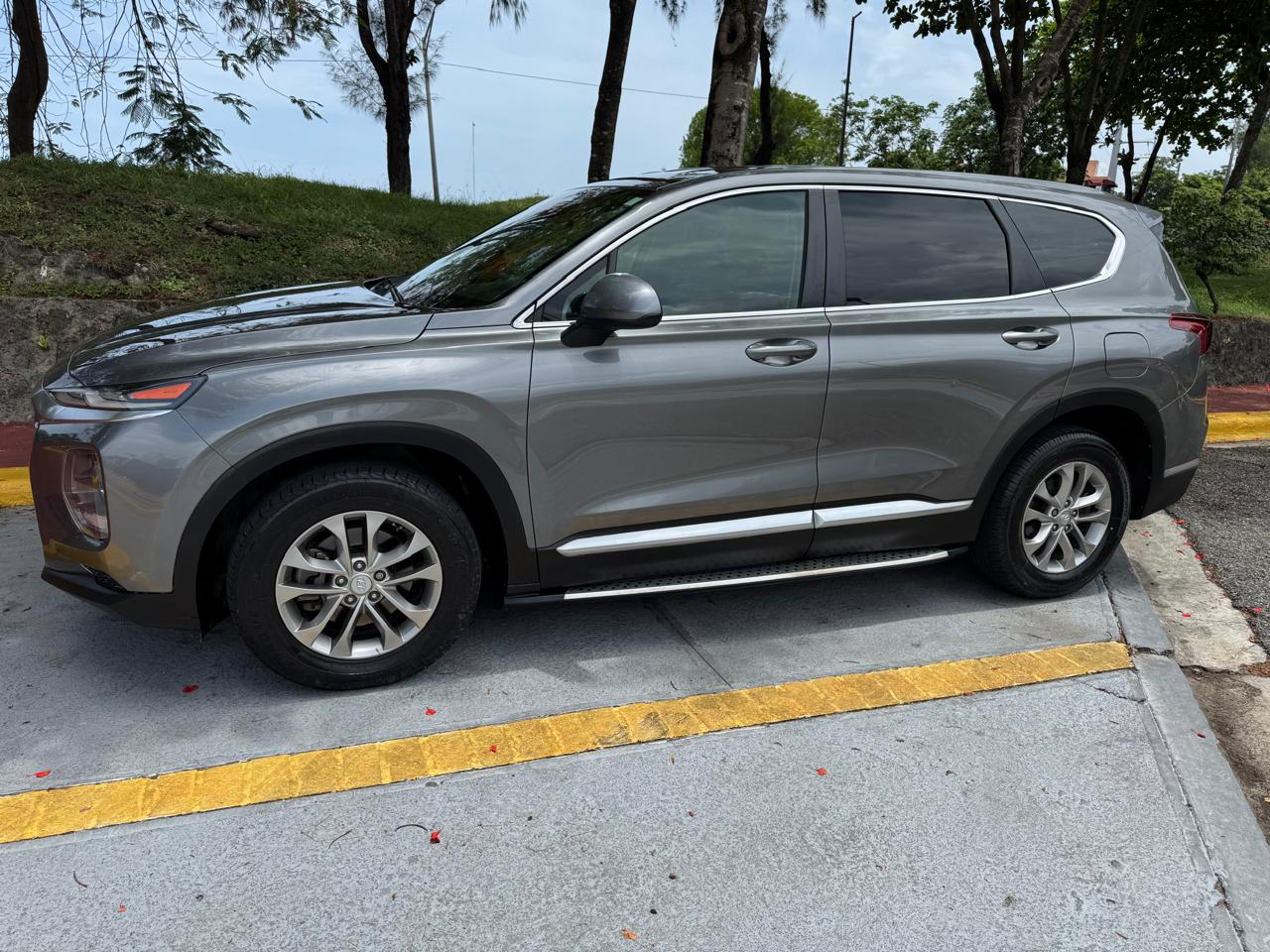 jeepetas y camionetas - Hyundai Santa Fe SE 2019, impecable 6