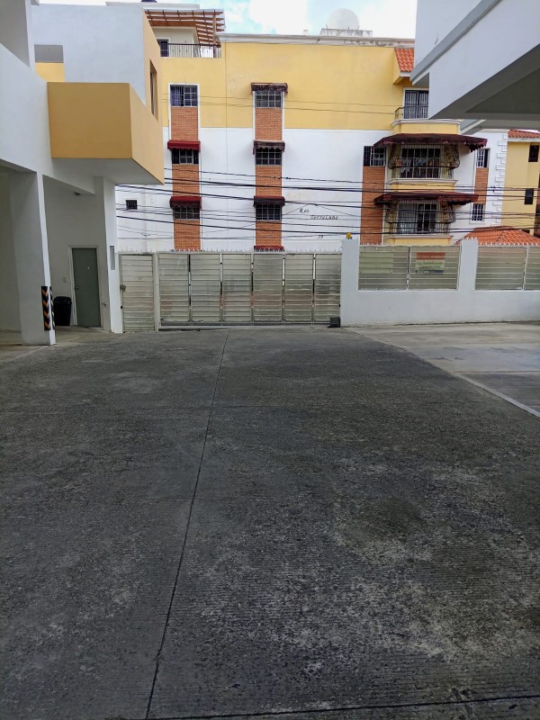 apartamentos - Vendo Apartamento en el Residencial Los Senderos, detrás de Carrefour.
3er.piso
 2