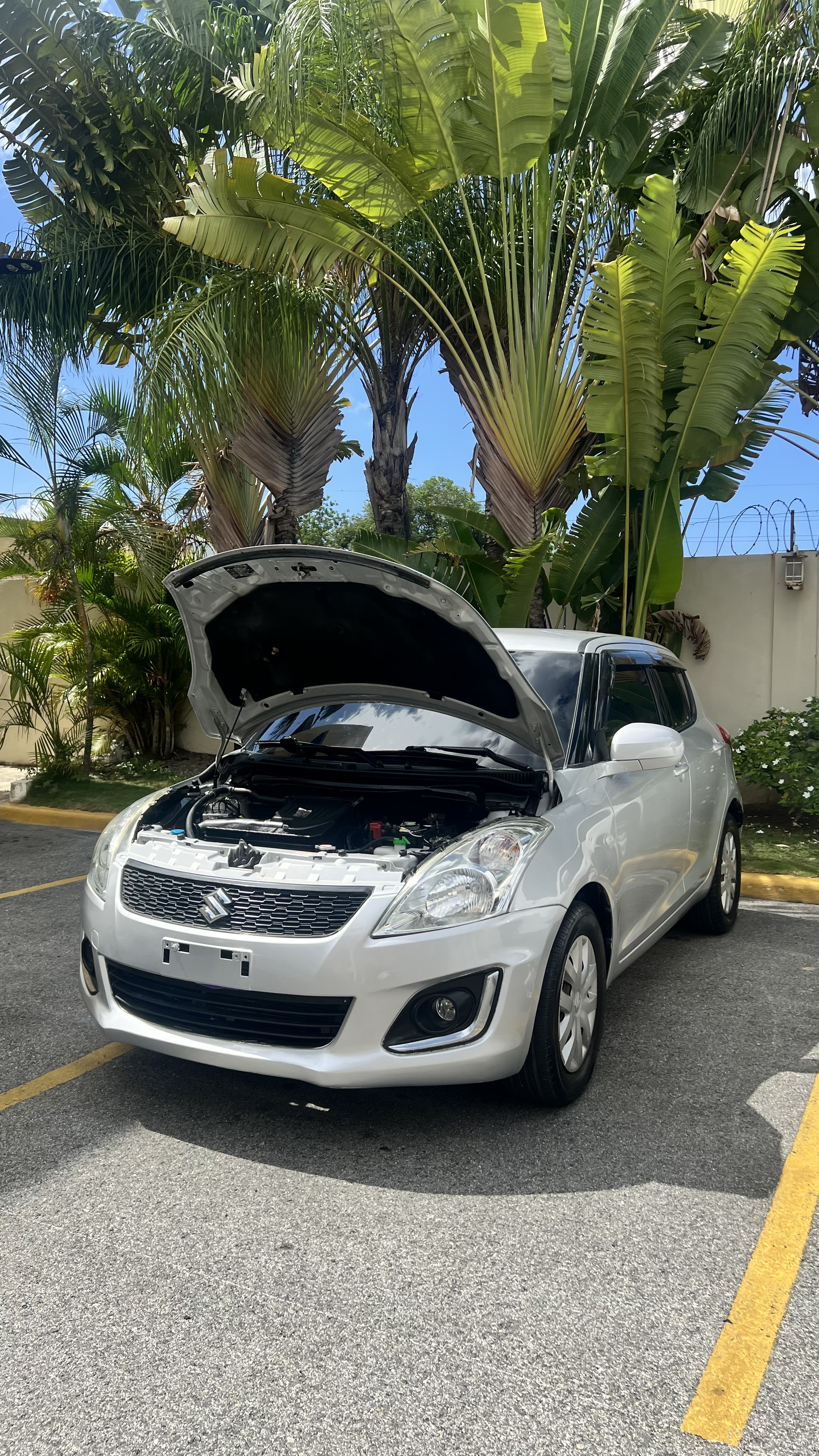 carros - Vehículo Suzuki Swift 2014 4