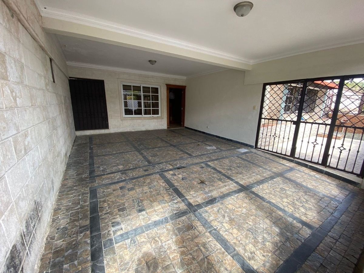 casas - Casa en venta en Colinas del Seminario 

U$S 325,000

4 Dormitorios 
 9