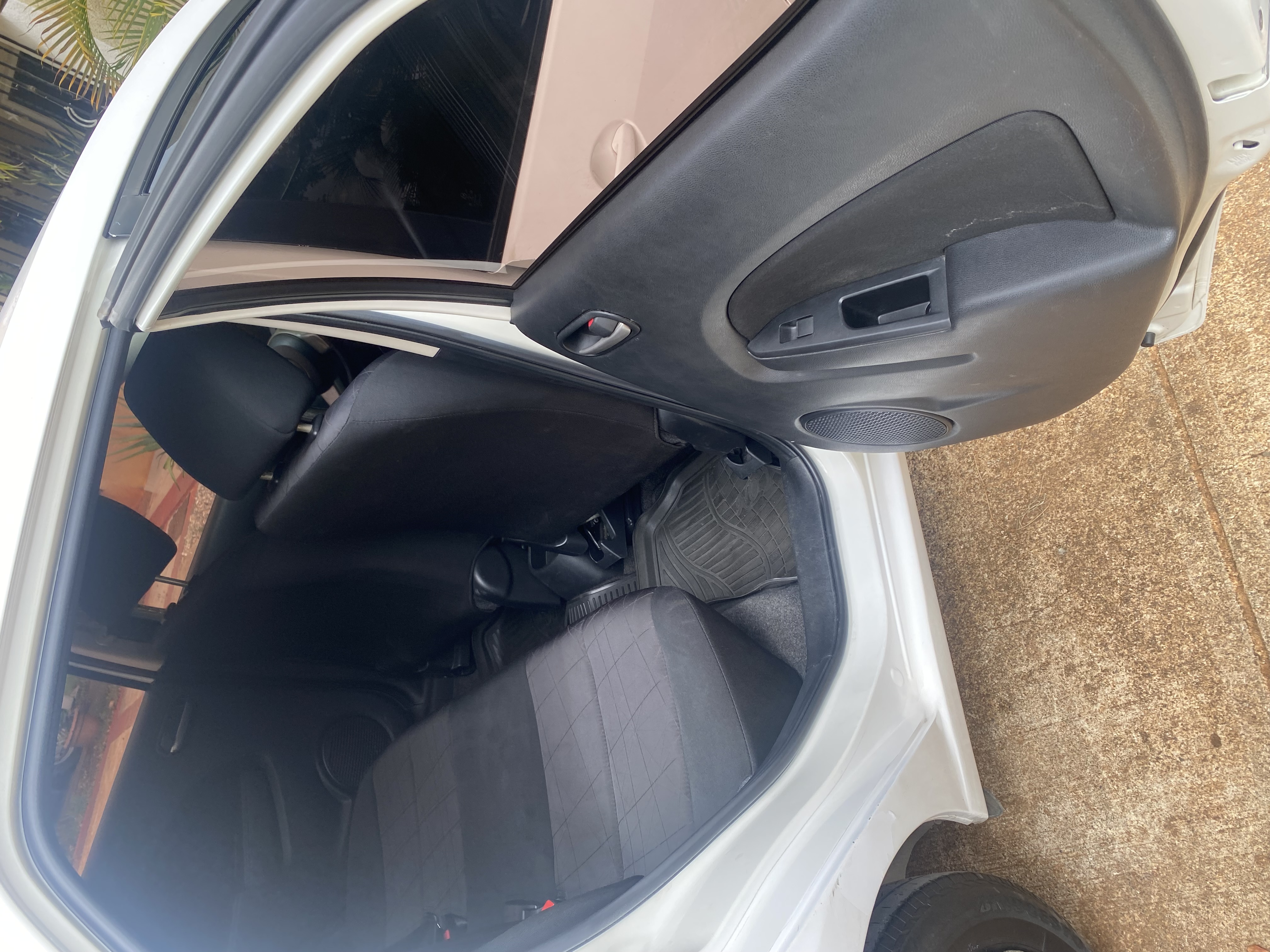 carros - Mazda Demio 2014 4