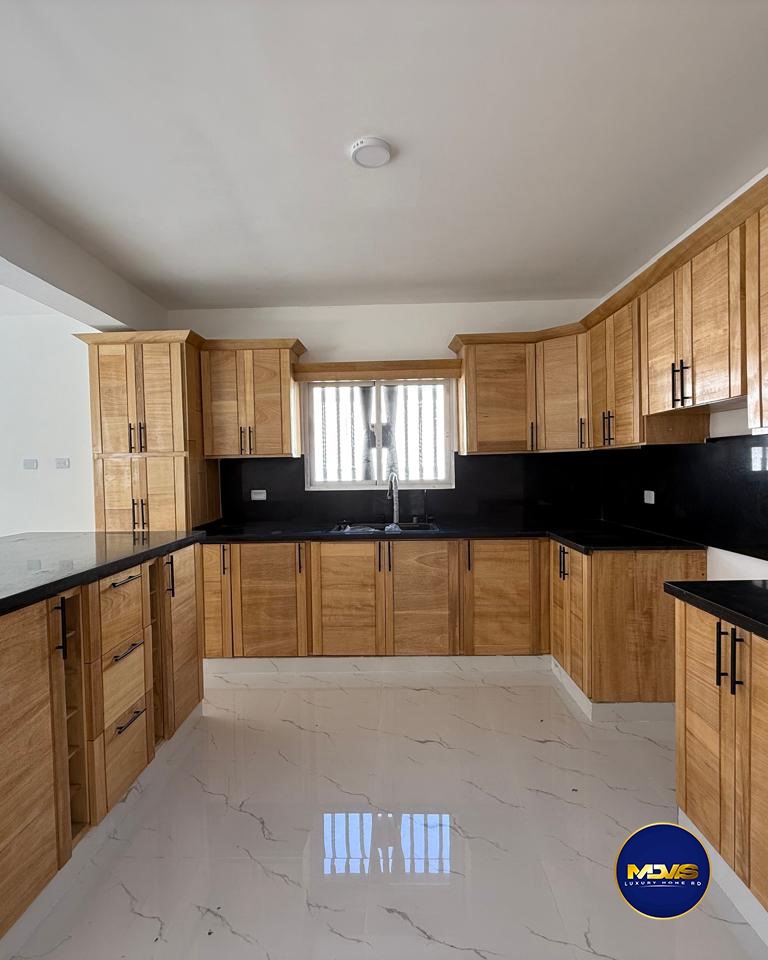casas - SE VENDE CASA DE LUJO CON PISCINA  UBICADA EN PRADO ORIENTAL, AUT. DE SAN ISIDRO 1