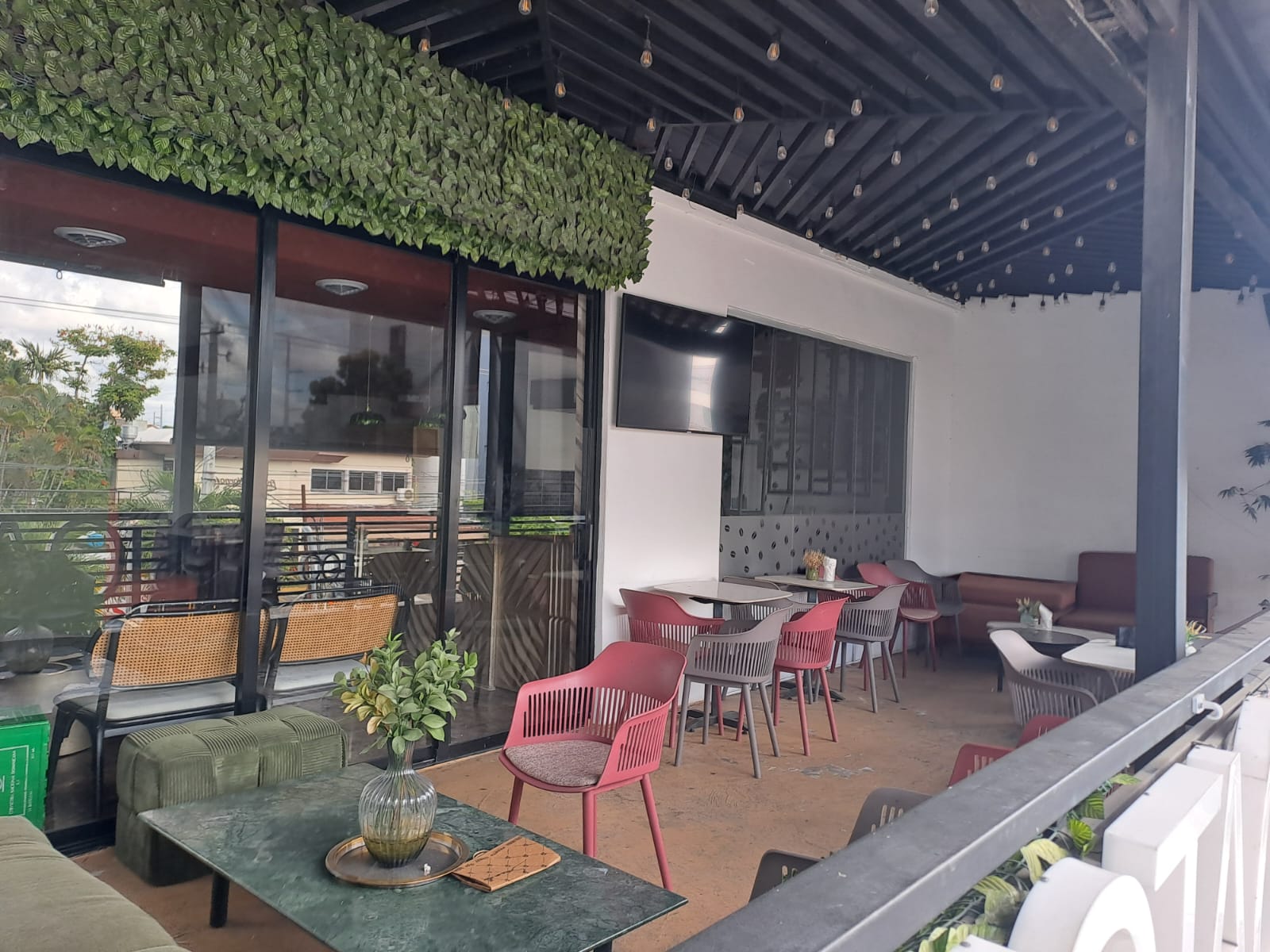 oficinas y locales comerciales - local  2do piso con terraza 117 mts en los prados 4