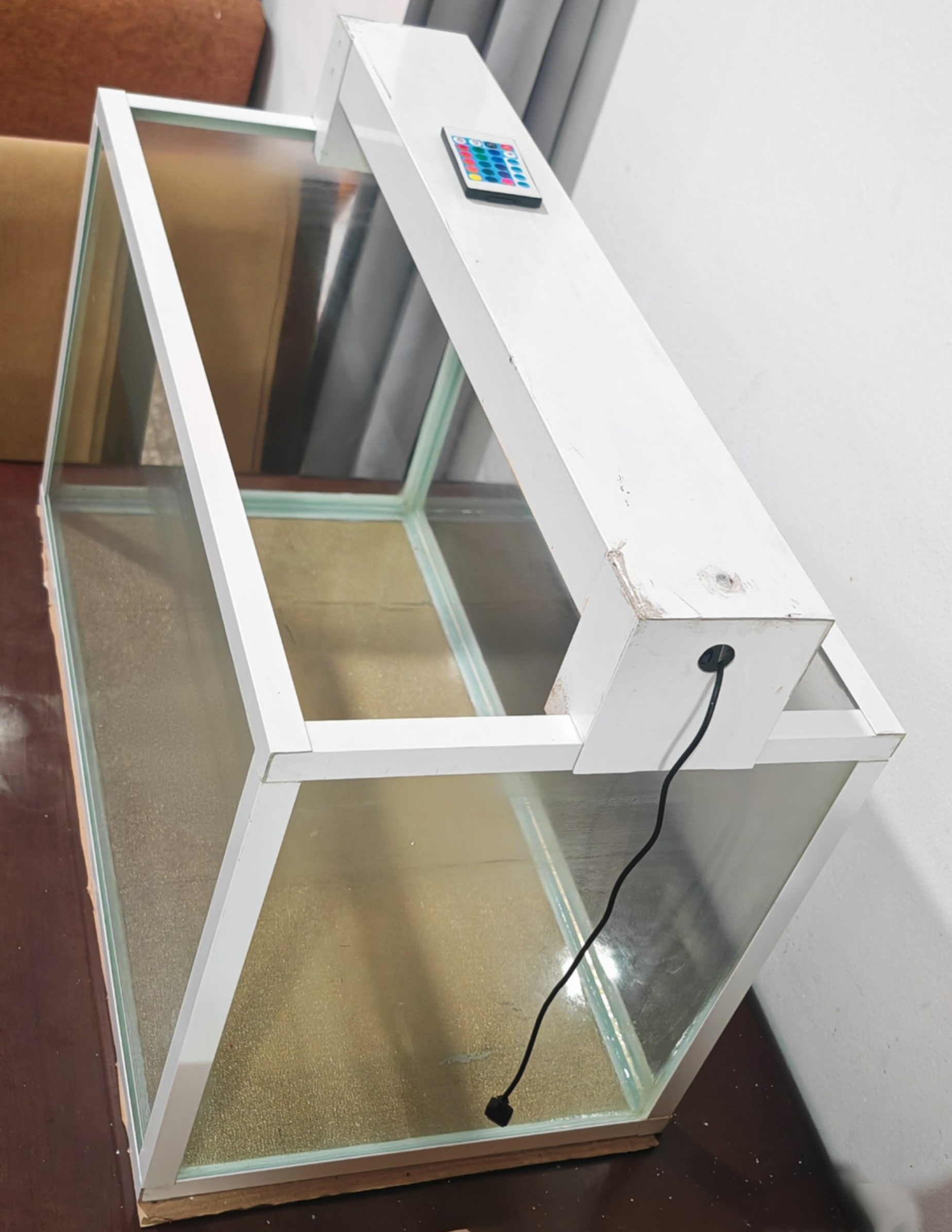 decoración y accesorios - Pecera de 28 galones con accesorio de luces RGB  3