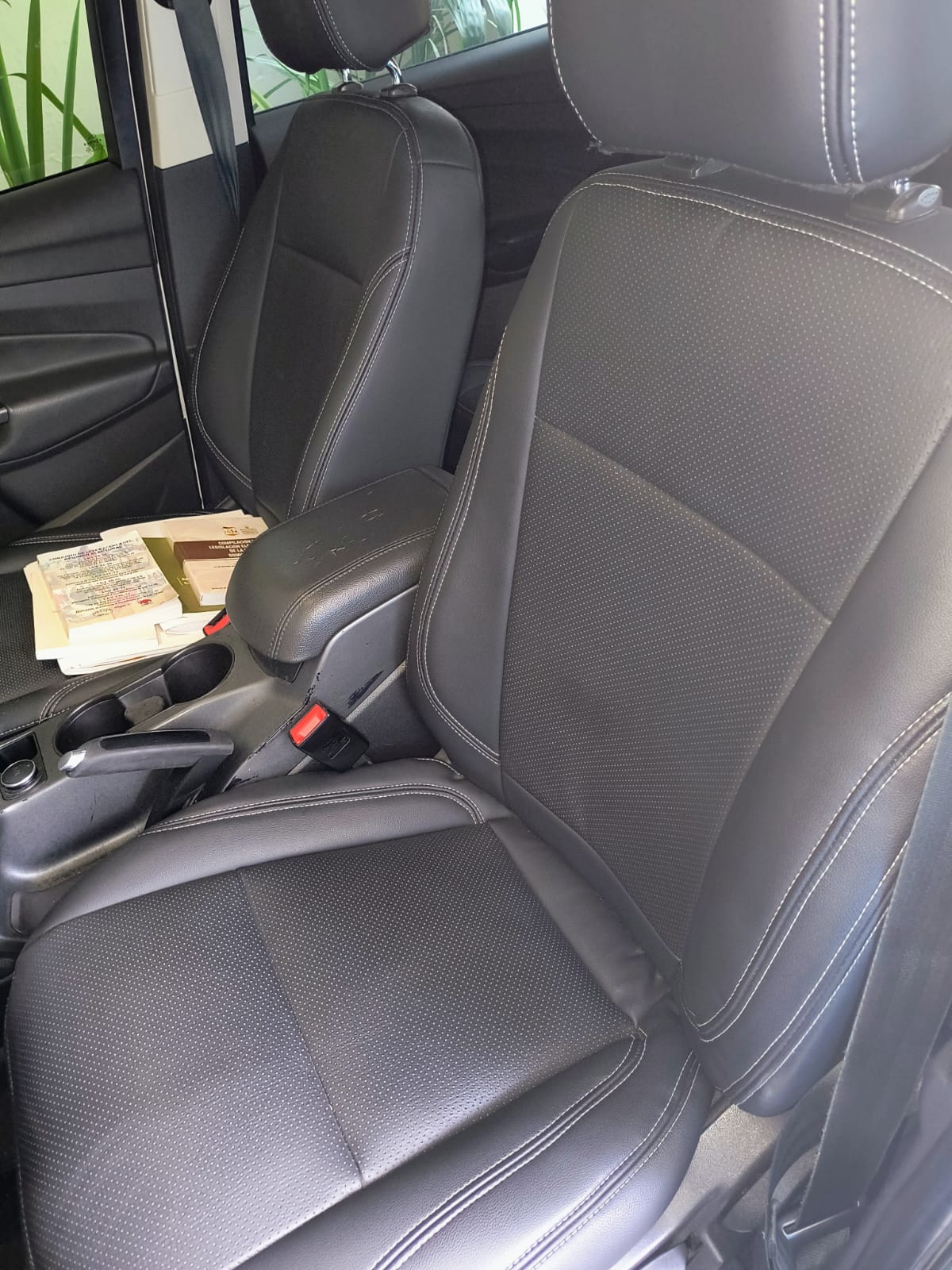 jeepetas y camionetas - Ford Escape 2016 en óptima condiciones 8