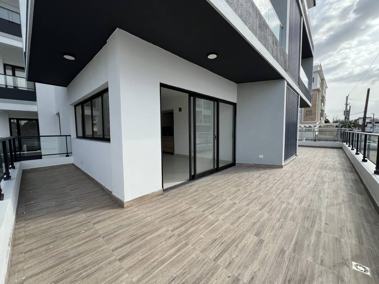 apartamentos - Moderno apartamento con terraza en venta  0