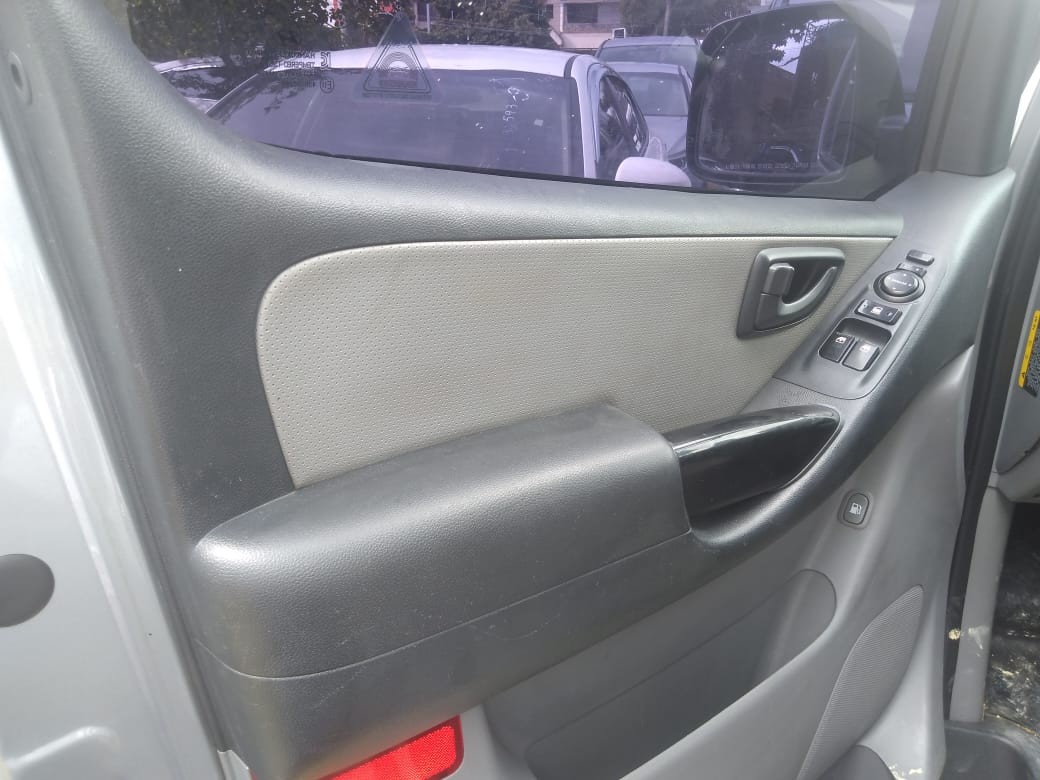 jeepetas y camionetas - HYUNDAI GRAND STAREX 2018 GRIS 3
