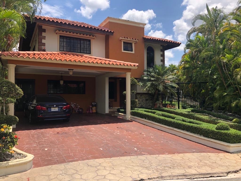 casas - venta de casa en cuesta hermosa 3 con piscina y 450mts Distrito nacional  2