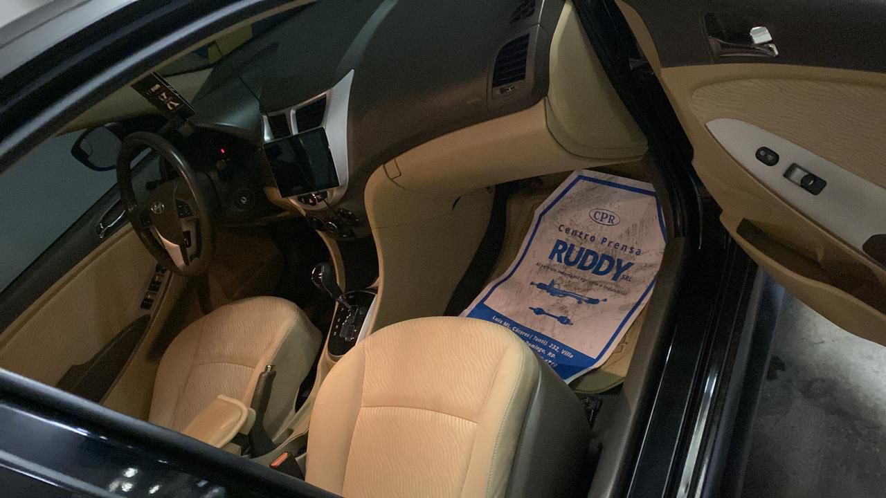 carros - hiunday accent 2014 1